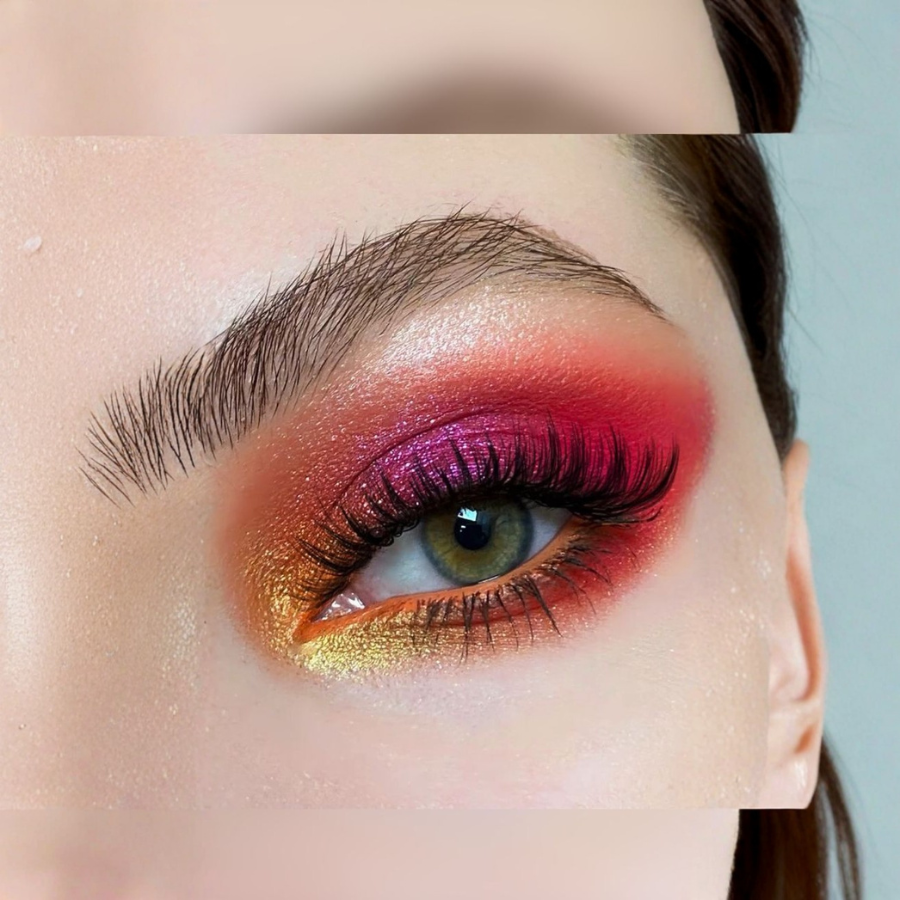 Cosmetics144's tweet image. Holiday-ready eyes start with the Prolux Toy Land Town Palette. 18 festive shades in matte, shimmer, and glitter finishes create endless creative possibilities.
Visit: proluxcosmetics.com/products/toy-l…
#holidaymakeup #eyeshadowpalette #festivemakeup #glittereyeshadow #proluxpalette