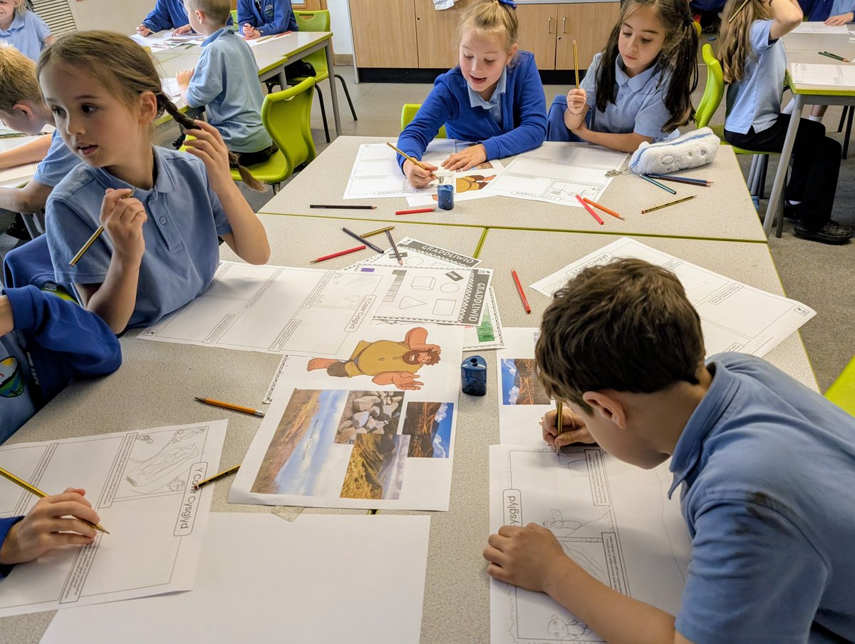 yycribarth_d4's tweet photo. Prynhawn arbennig gweithio gyda @cispmultimedia ar brosiect Comig Chwedlau  #comigchwedlau https://t.co/NN3BPosEjq