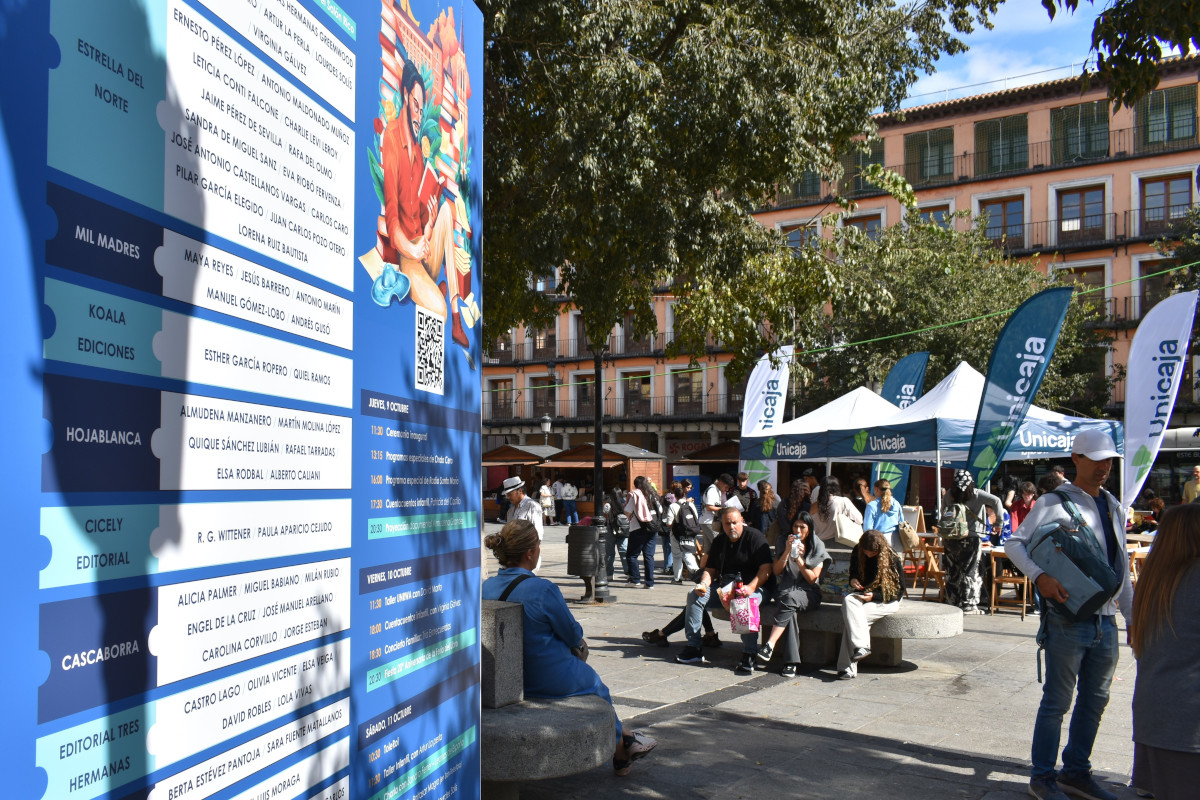 📚 𝐔𝐧𝐢𝐜𝐚𝐣𝐚 ha colaborado con la Feria del Libro de Toledo, que este año ha cumplido su 20 aniversario y se ha celebrado del 8 al 12 de octubre. La Plaza de Zocodover y el Salón Rico han sido los escenarios en los que se ha desarrolla esta cita, la cual ha contando con la