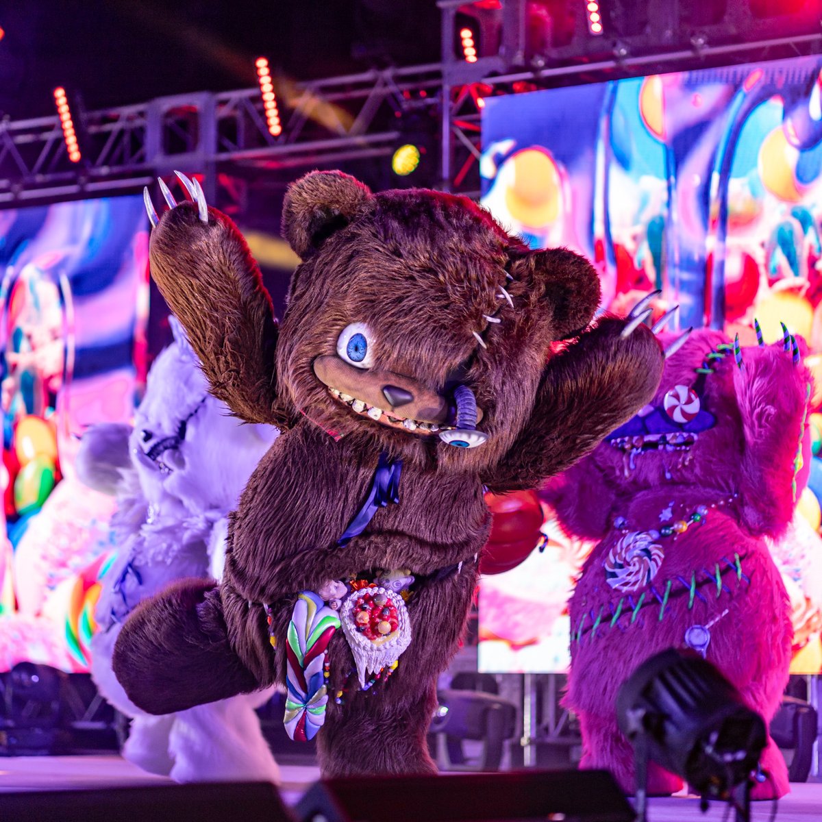 元気に跳ねるハミクマちゃんかわいすぎ🐻✨

#USJファン #ハミクマ #ハミクマスウィートスクリームパーティ