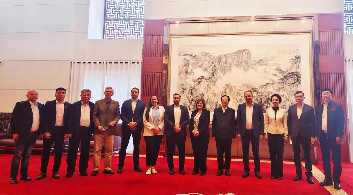 📢 La UCAM refuerza su alianza con China.
🤝 Primer encuentro institucional en Jinan (Shandong) con Sun Jiye, vicepresidente provincial.
🎓 Nuevas líneas de colaboración en formación e investigación, con foco en el ámbito agrícola.
🏟️ Impulso a proyectos deportivos con la