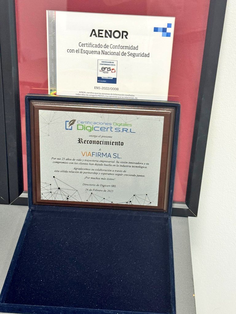 Hoy he visitado @Viafirma, líder en identidad digital y firma electrónica con sede en Tomares y presencia en +15 países. 💻

Orgullo que una empresa internacional apueste por nuestro municipio como centro de operaciones. 😃

Tomares, referente en tecnología e innovación.  ✅