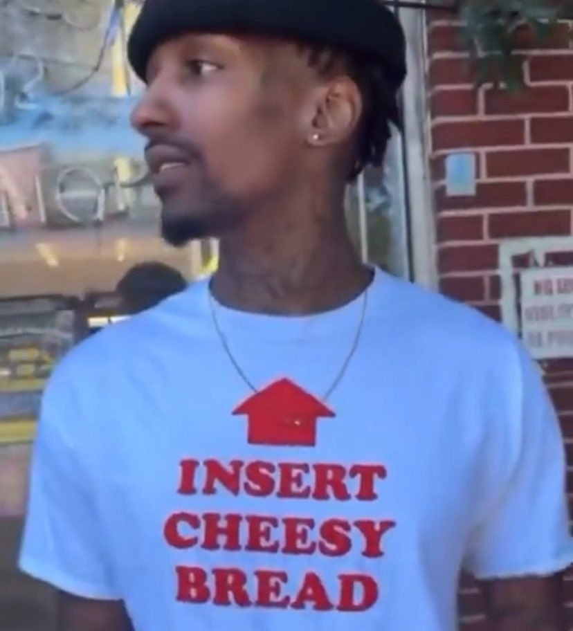 UmaAnything's tweet image. Why does Durandal have the insert cheesy bread shirt on???