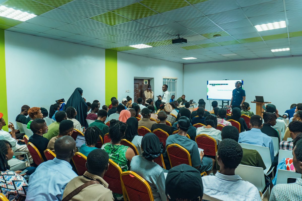 nithub_lag's tweet image. Over 600 learners began their Python journey with us yesterday from over 3,000 applicants.
This isn’t just about numbers, it’s proof that Nigeria’s talent is never missing, only waiting for room to grow. 🌱💚