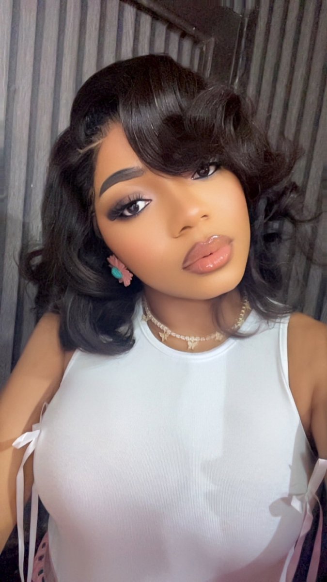 Temitayomichell's tweet photo. She’s not just pretty,she’s iconic https://t.co/M4DyH4WhKr