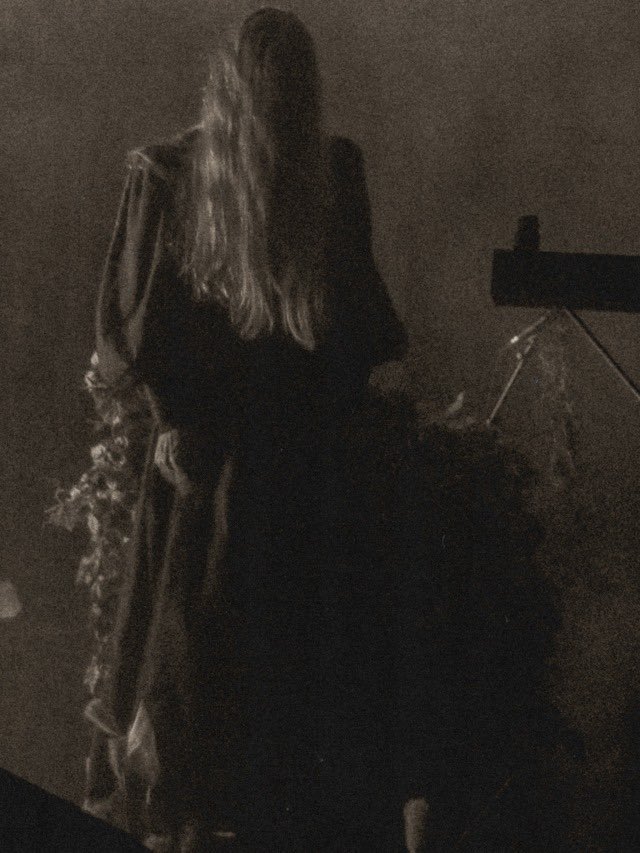 HOUSPSYCHOTIC's tweet photo. she looks so evil in this i’m so wet https://t.co/CDDDbwhEYm