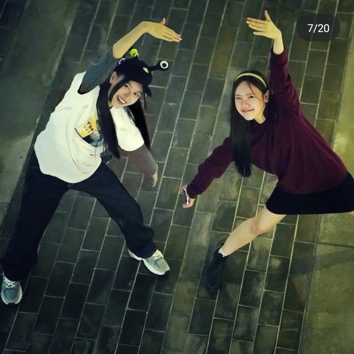 lovetwc9's tweet image. Se cumplió un año de la separación de #viewjune , las extraño si aún