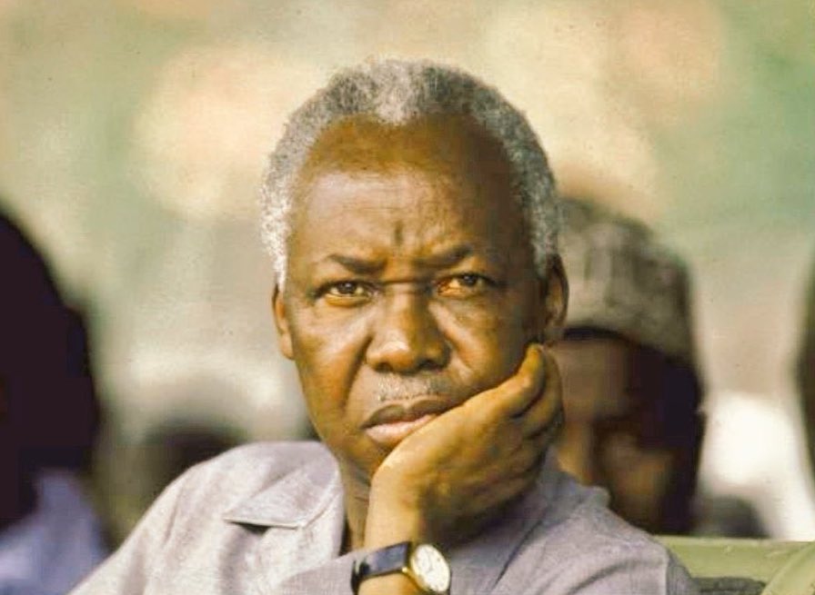 #DearNyerere Ulipunguza mshahara wako toka sh 5000 mpaka sh 4000 na ukasisitiza Serikali isikulipie gharama za kuendesha familia yako mfano chakula na ada za watoto wako. Tena Katibu wako alikuwa anapokea mshahara mkubwa kuliko wewe.Tuombee tukumbuke kuwa Utumishi wa Umma ni WITO