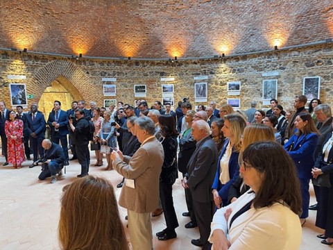 🌿 Inaugurada la expo "Guardianes de los Bosques" en La Montaña de los Gatos con 📸 de S.M. el 👑Leopoldo III. en presencia de S.A.R. la princesa <a href="/esmeraldadereth/">Esme</a> , <a href="/Mtnezparamo/">José A Mtnez Páramo</a> de <a href="/MADRID/">Ayuntamiento Madrid</a>, los embajadores de <a href="/hondurasnespana/">Embajada de Honduras en España</a> y de <a href="/BelgiuminSpain/">Bélgica en España 🇧🇪 🇪🇸</a> .

📕 shre.ink/oJOk