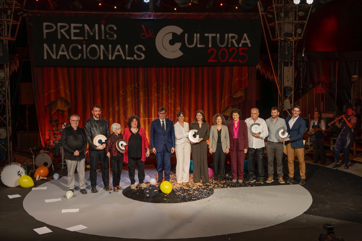 dagolldagom's tweet image. Ens fa immensament feliçxs anunciar que el passat divendres 10 d'octubre, Dagoll Dagom vam rebre el Premi Nacional de Cultura @concacultura. 

Un reconeixement pels nostres 50 anys d'història dalt dels escenaris. Gràcies💙

#dagolldagom #teatremusical #conca