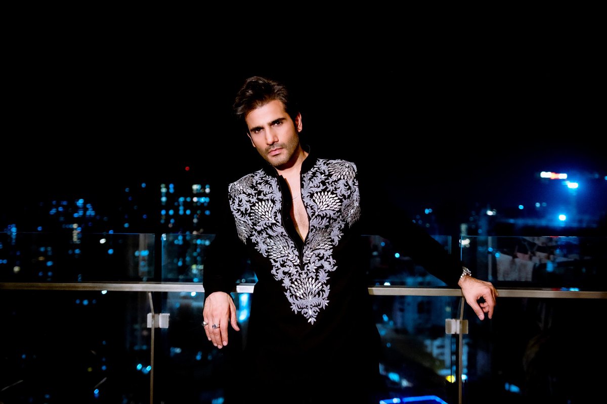 tellychakkar's tweet image. Karan Tacker looking sharp in a festive black ensemble.
   #KaranTacker #FestiveLook #MensStyle