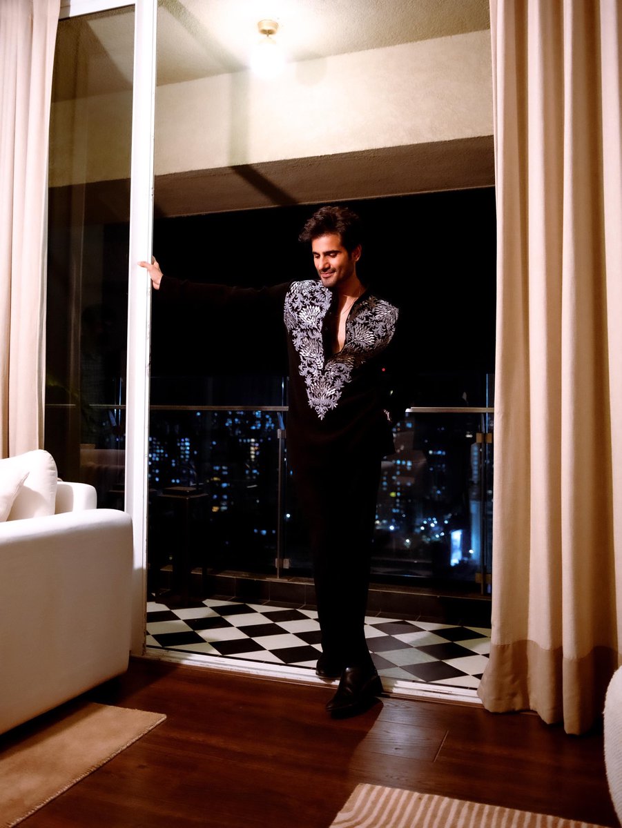 tellychakkar's tweet image. Karan Tacker looking sharp in a festive black ensemble.
   #KaranTacker #FestiveLook #MensStyle