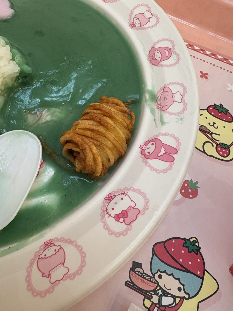 【有職者求む】
サンリオピューロランド の シナモンカレーのこのエビフライ？がめちゃめちゃ美味くて忘れられないのですが、これはなんですか？
どこで食べられますか 夜も眠れません
