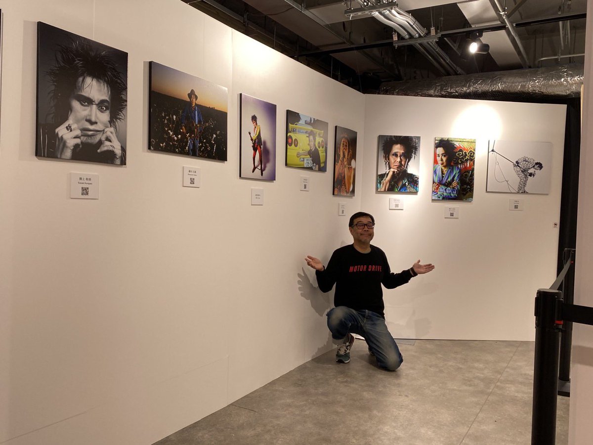 RCサクセション&amp;忌野清志郎55thセレブレーションPOP-UP
阿部高之、有賀幹夫、おおくぼひさこ、操上和美、佐内正史、鋤田正義、西村彩子、蜷川実花、平間 至（五十音順）ら9人の写真家が展示しています。
同じ被写体を複数の写真家が撮る面白さがありました。
　
ユニバーサルミュージックストア原宿