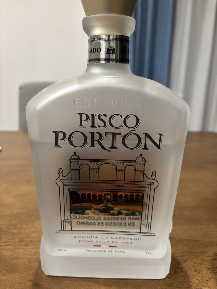 CatsTail_DOL's tweet image. そしてもう1品昨夜の話題になったやつ🌃
🇵🇪ペルーのブランデー
 #ピスコポルトン アチョラード❣️
この一瓶に🍇を約8.6kg使用してる☺️
公式情報？

割り材は #FEVERTREE 
プレミアムジンジャービア

続･感謝の🥂𓂃乾ෆ⃛杯𓂃🥂