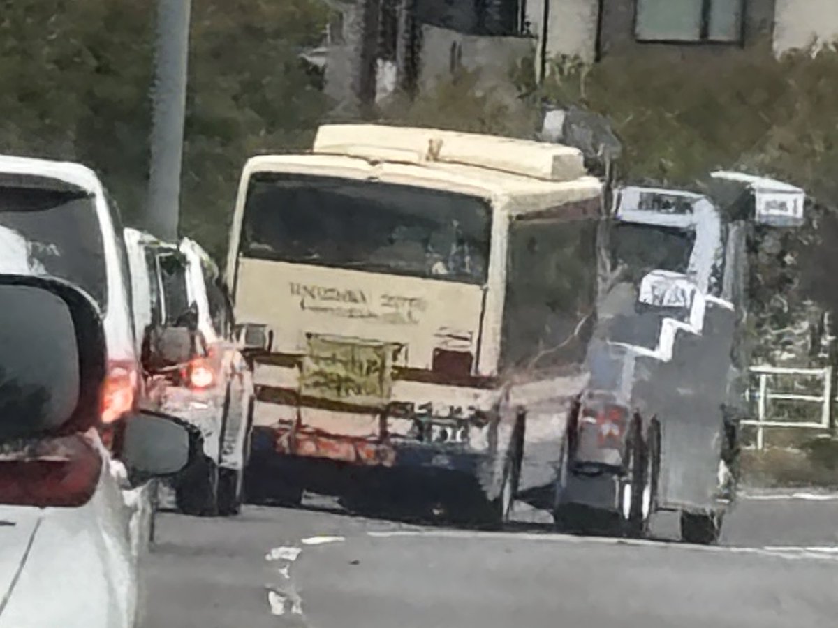 advancezero007's tweet image. 中田町のバス事故車両、レッカー中に遭遇した。電柱なぎ倒して民家に突っ込んだ浦安鉄筋家族のワンシーンのようなのがニュースに流れ思わず漫画かよ、と思いましたが誰も死なずに済んだのは幸いです。