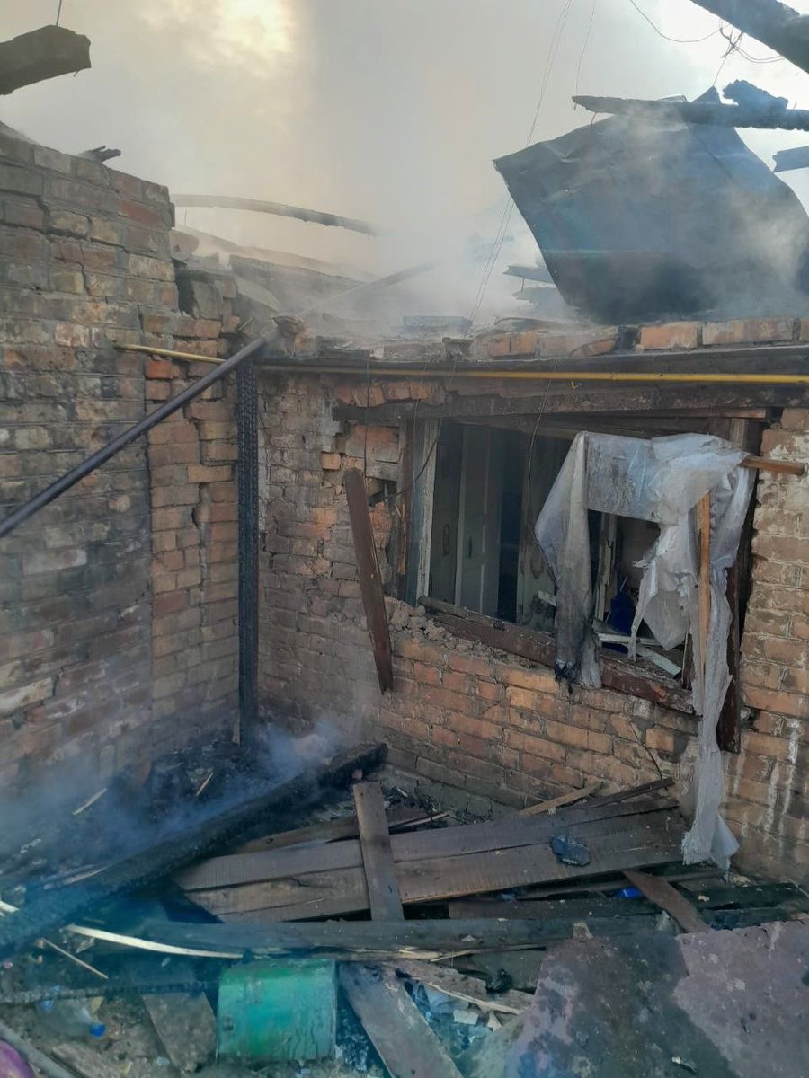 Nikopolgram's tweet image. In Nikopol, the russians killed a 75-year-old woman by targeting her with an FPV drone.

The attack caused a fire, and a private house was damaged.