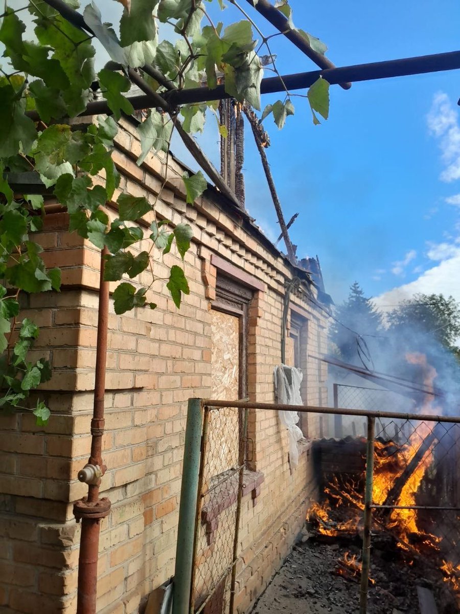 Nikopolgram's tweet image. In Nikopol, the russians killed a 75-year-old woman by targeting her with an FPV drone.

The attack caused a fire, and a private house was damaged.
