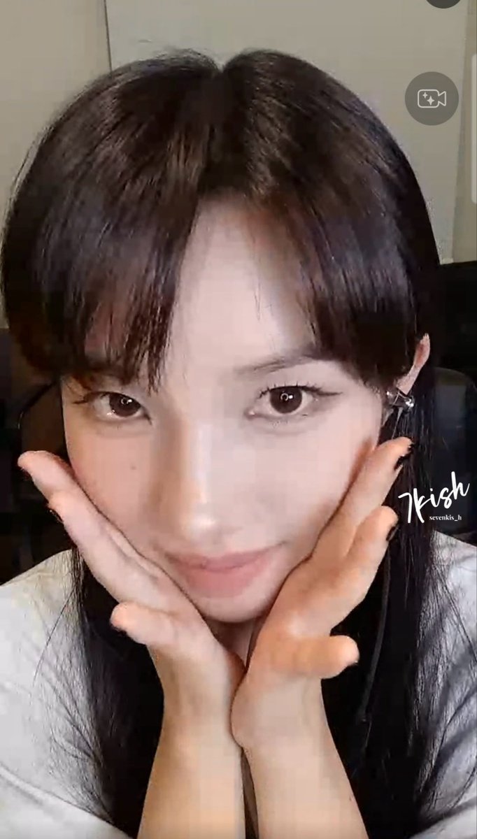 sevenkis_h's tweet image. #소연아잘자

언니 오늘 너무 예뻤어요! 소연 언니는 매일 예쁘지만, 오늘은 특히 더 예뻤어요ㅋㅋ
오늘 언니 만날 수 있어서 너무 좋았어요!
한국어 칭찬도 해줘서 진짜 힘 났어요ㅋㅋ
앞으로도 더 열심히 공부할게요~ 언니 고마워요 💗