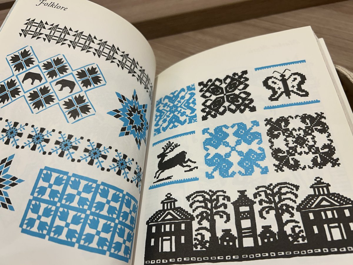 THIS BOOK WAS 800 JPY IM GOING INSANE. THE CD IS UNSCRATCHED TOO??????? 🥹🥹🥹🥹