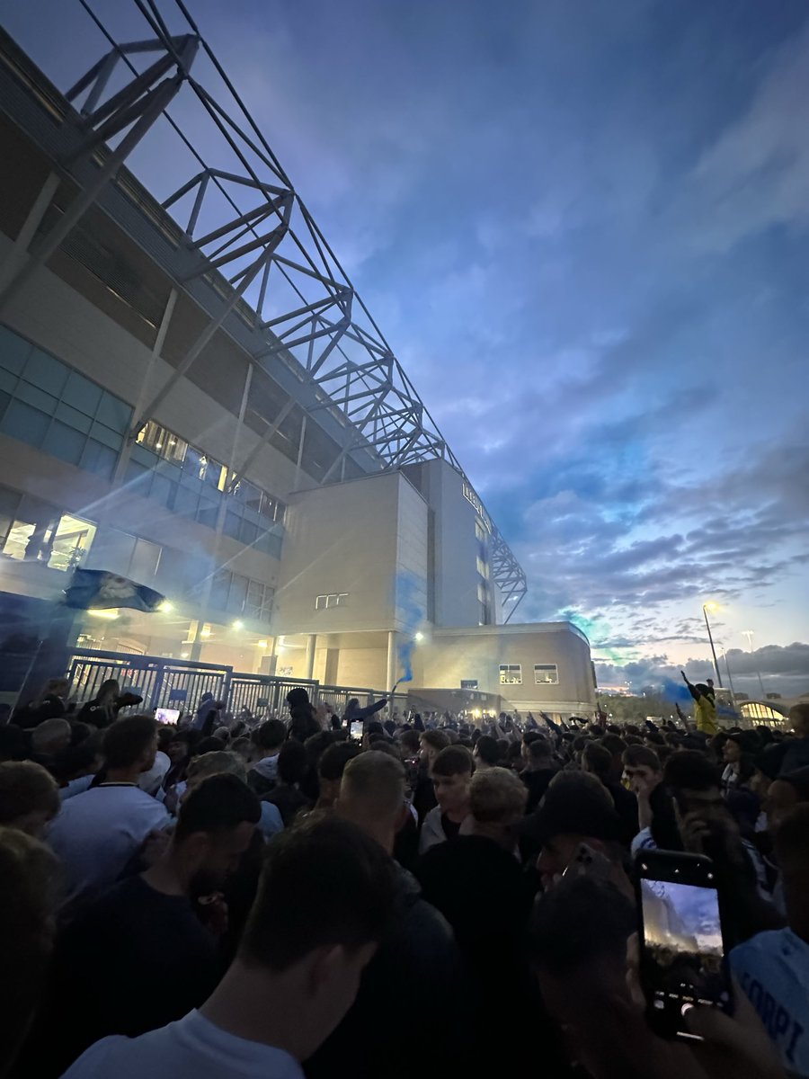 RazvanLUFC (@razvanlufc) on Twitter photo 