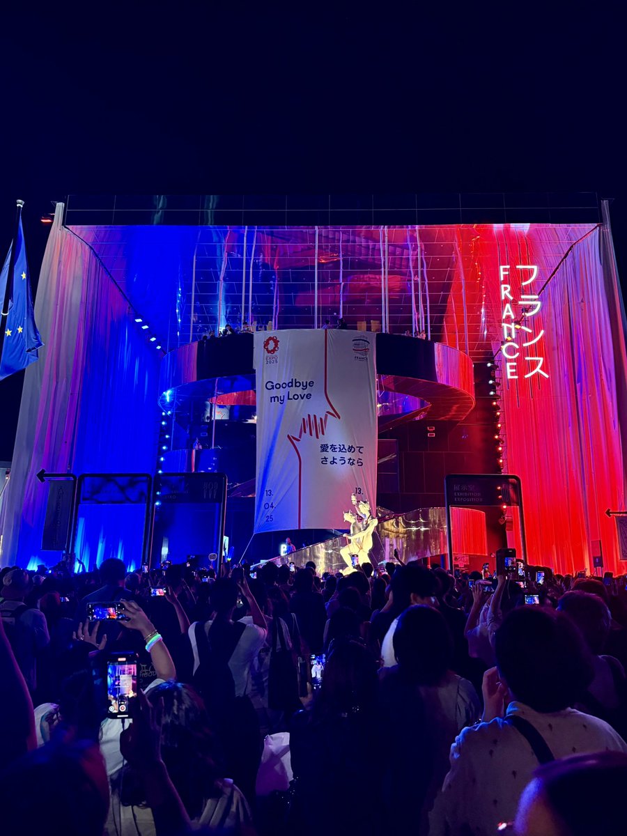 franceexpo2025's tweet photo. 🎬 フランスパビリオン、閉幕！
184日間にわたる感動の旅が終わりました。

ご来館くださった皆さまに、心より感謝申し上げます。

大阪までお越しいただけなかった方🙋‍♀️
もう一度あの感動を味わいたい方🙋‍♀️
展示の意味を改めて知りたい方🙋‍♀️

そんな皆さまのために、スマホやパソコンから体験できる360度映像を制作しました。

万博は幕を閉じましたが、フランスパビリオンの感動は、これからも残り続けます🇫🇷❤️

👉 https://t.co/BjitXOD6kw