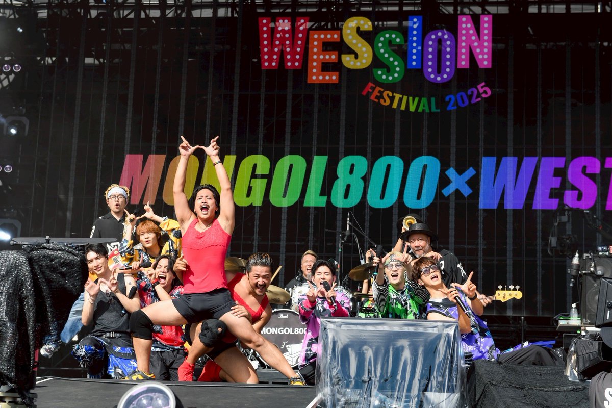 MONGOL800_info's tweet photo. 【MEDIA情報】

興奮冷めやらない
"WESSION FESTIVAL 2025"🔥

DAY1・DAY2・密着特番を12月より3カ月連続
WOWOWで独占放送＆配信決定!!📺️🌟

最高のステージを是非チェック!!

詳細は番組HPへ▼▼▼
https://t.co/yjLCoSipTA

#WEST.
#WESSIONFES
#WESSIONフェス
#WOWOWESTꓸやねん🌈
#MONGOL800 https://t.co/zwz5TcoN94
