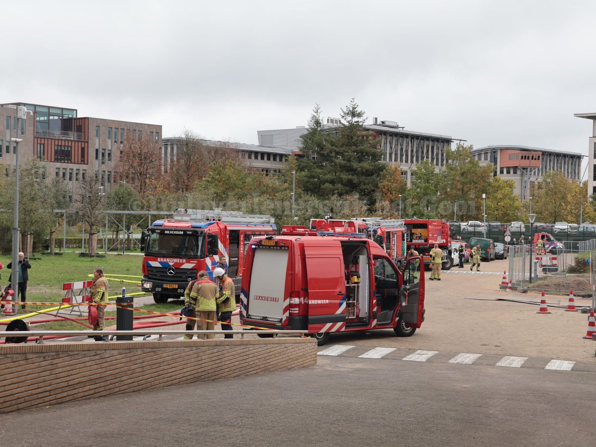Brand in hybride voertuig in parkeergarage in Hilversum
