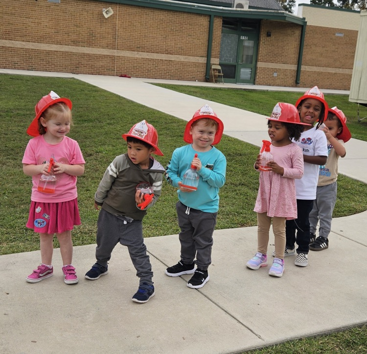 DCEsuperhornets's tweet photo. Some of our youngest Super Hornets learned all about fire safety during Fire Safety Week ๐ฅ๐ From knowing what to do in an emergency to practicing how to stay safe, theyโre becoming safety superheroes one lesson at a time! #LaunchintoLearning https://t.co/mdqsNTknrk