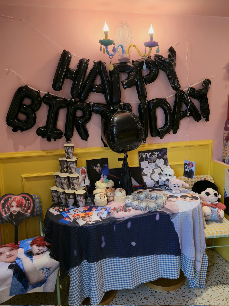 CHIOCHIO_HS's tweet image. 🍪 메르시쿠키
들어가자마자 솜히승이들과 멍씅이들이 맞이해줫서요... 🫰🏻
결제할 때에도 희승이가 뵤뵹 보여서 더 더 햄복했던 카페였어요 ㅎㅎ 🩷
럭드로 받은 별전등 덕분에 앞으로 보낼 제 저녁이 한층 더 따땃해졌어요! 🌟 따봉히승아 고마오... 🫡

#stay_with_heeseung .⋆♱