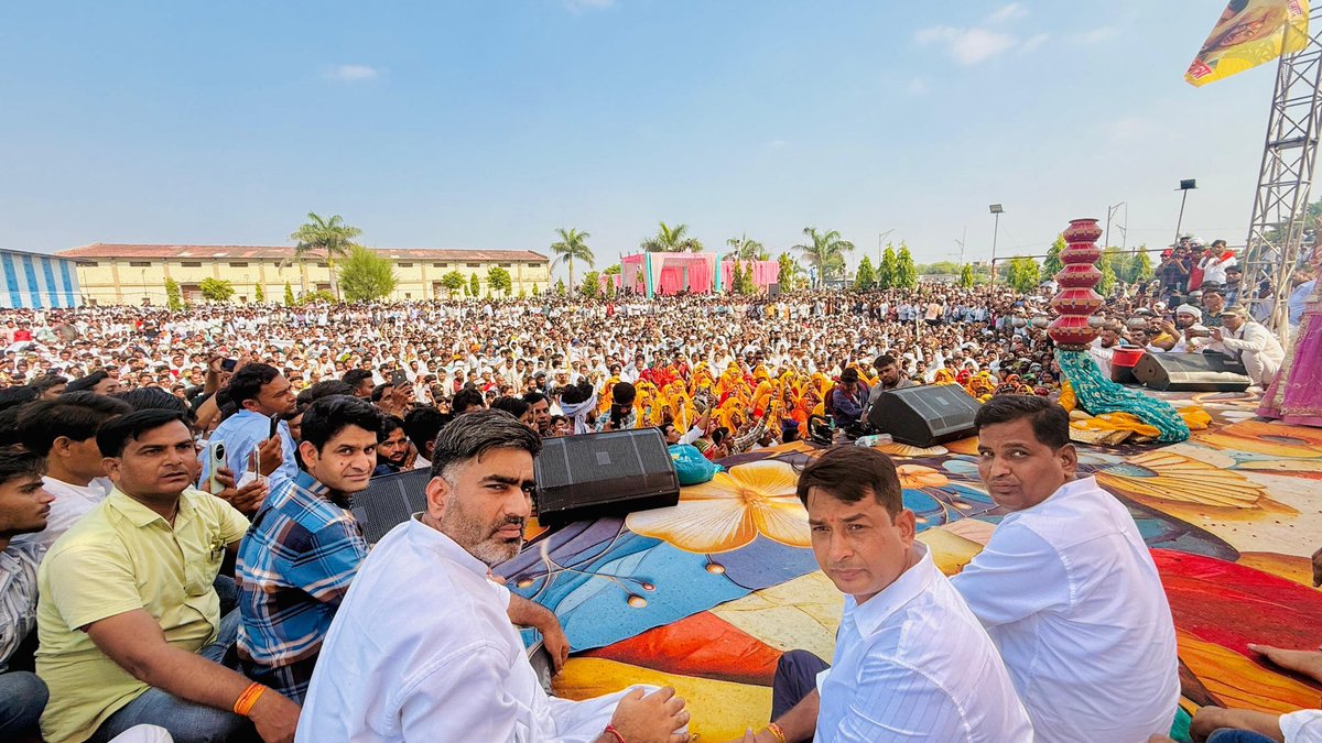 atulpradhansp's tweet photo. “जो तूफ़ानों में पलते जा रहे हैं
वही दुनिया बदलते जा रहे हैं”

राजस्थान के अंता में होने पर विधानसभा उपचुनाव में निर्दलीय प्रत्याशी श्री नरेश मीणा के नामांकन में शामिल होकर वहाँ की जनता से उन्हें विजयश्री दिलाने के लिये अपील की, वहाँ मौजूद जनसैलाब एक बड़े परिवर्तन का संकेत दे रहा है !
#जय_भीम 
#जय_सविधान 
@NareeshMeena
