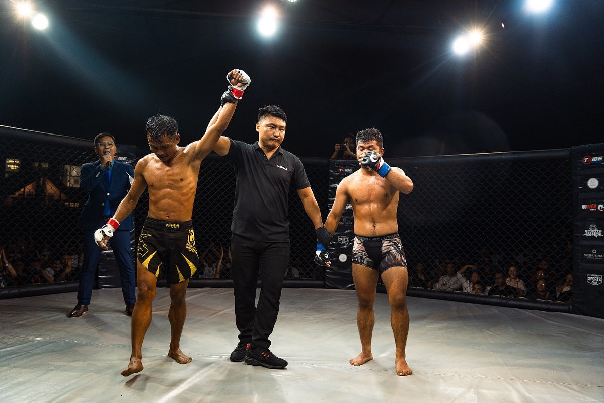 TribeFC2024's tweet photo. Pro MMA Winner:
SUBMISSION (KNC)
Big congratulations to Aboto Ayemi! 🥊🔥
An electrifying performance and a statement victory in the cage! 💪

📅 October 10th | 📍 Zone Niathu by the Park, Chümoukedima

#tribefc2 #FightNight #NiathuSportsFest2025 #winner https://t.co/fa1qrHjYXJ