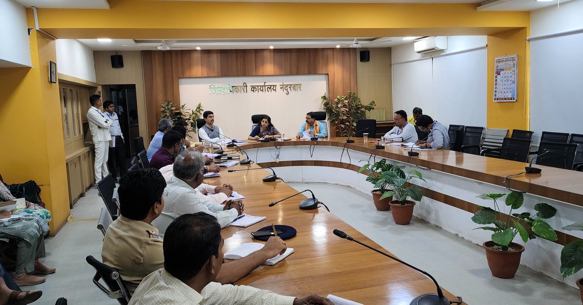 प्रधानमंत्री खनिज क्षेत्र कल्याण योजना (PMKKKY) अंतर्गत जिल्हा खनिज प्रतिष्ठान, नंदुरबारची बैठक मा. जिल्हाधिकारी डॉ. मित्ताली सेठी यांच्या अध्यक्षतेखाली पार

🔹 शैक्षणिक सुविधा सुधारणा, आरोग्य, पाणीपुरवठा व महिला-बालकल्याण क्षेत्रात निधीचा प्रभावी वापर करण्याचे निर्देश

#PMKKKY