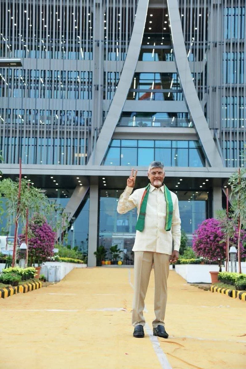 NakkaSreenu52's tweet image. నాడు                     నేడు   
     @ncbn              @ncbn 
    #TDP                 #iTDPforTDP