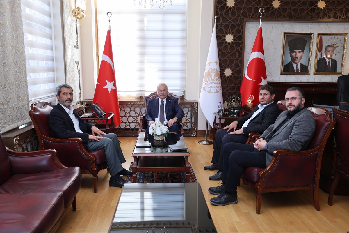 Valimiz Sn.<a href="/malikumbuzoglu/">Mehmet Ali Kumbuzoğlu</a>,
HÜDA PAR Aksaray İl Başkanı Sn.Bedih Çiftçi ve beraberindeki heyeti kabul ettiler.

Nazik ziyaretleri için kendilerine teşekkür ediyoruz.