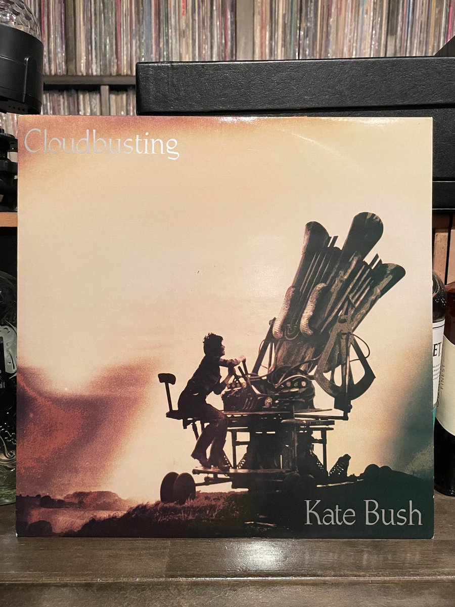 MILEHIGHCLUB202's tweet image. ほな12いこか
KATE BUSH / Cloudbusting [14Oct1985, EMI --- 12KB 2]
#OTD #katebush #cloudbusting #HoundsOfLove #listeningbar #vinylbar #musicbar #レコードバー #mhc14102025
youtube.com/watch?v=pllRW9…
