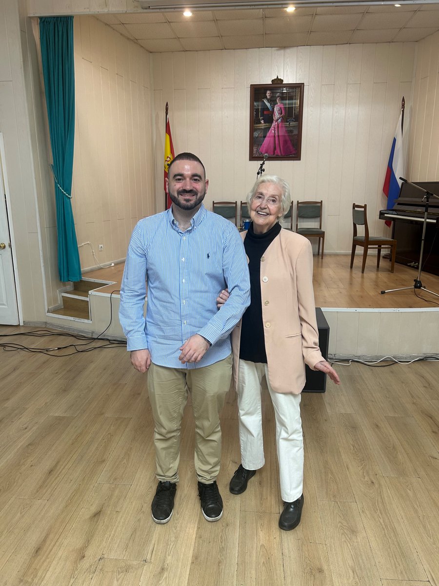 Este sábado tuve el placer de hablar con una de las pocas niñas de la guerra que todavía viven. Conchita tuvo que salir de Bilbao en 1937 con 4 años hacia Leningrado, pasando su juventud en Crimea hasta residir en Moscú. Una de las pocas personas españolas que vivió en la URSS.