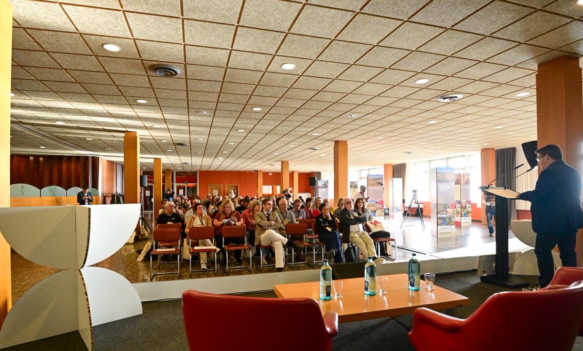 🗣️El President del <a href="/Geoparc/">Geoparc Catalunya Central</a>, <a href="/ematariu/">Eduard Mata Riu</a> dona la benvinguda als 17 Geoparcs que participen a les jornades i posa en valor la importància de preservar i treballar pel territori.