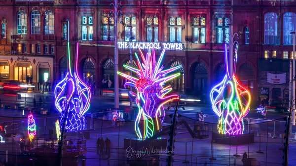 Only one more day until Blackpool’s award-winning Lightpool Festival begins! ✨

From 15 October to 1 November, the town will be shining bright 💜💡

Get ready for it at Houndshill, pick up your cosy essentials, grab a bite to eat or catch a film for the perfect day out 🎬🍴🛍️