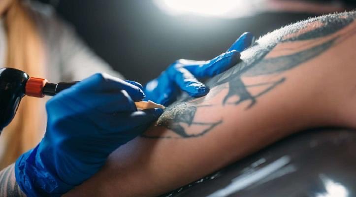 🧴 CONDICIONES HIGIÉNICO SANITARIAS DE LOS ESTABLECIMIENTOS DE TATUAJE, MICROPIGMENTACIÓN Y PIERCING 💉

📅 Fechas: del 26 de enero al 8 de febrero de 2026
💻 Modalidad: online
🎓 Plazas: 50

ℹ️ Más información e inscripciones en 👉 essscan.es