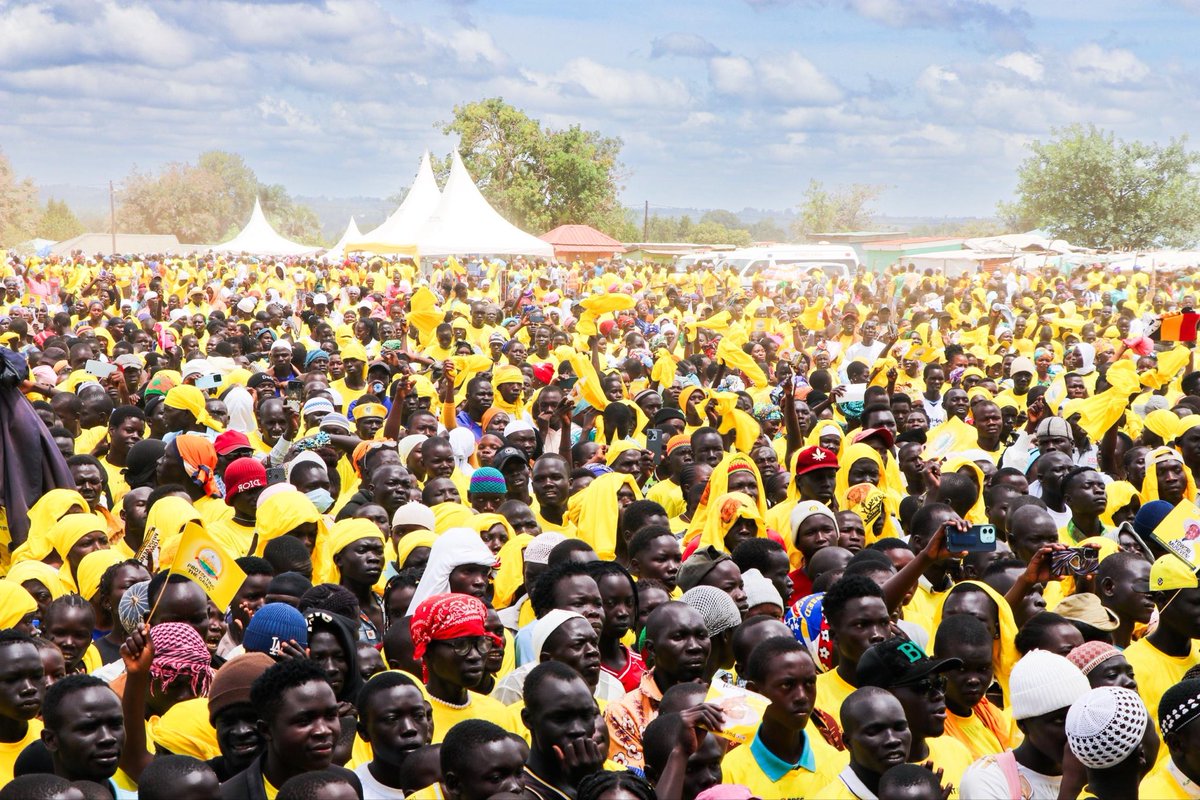 ampumuza_isaac's tweet photo. President @KagutaMuseveni in Maracha today — engaging citizens on unity, peace, and wealth creation. #ProtectingTheGains 💛🇺🇬 📸@BonnyKarogo https://t.co/VyDEtbP8ZP