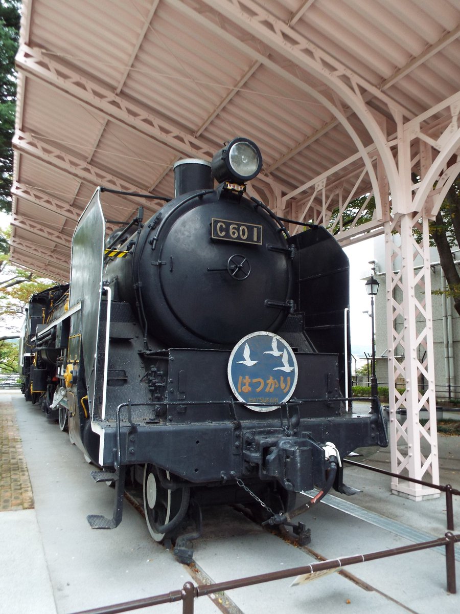 9687Pi's tweet photo. 7年前の今日 #鉄道の日 は
「はつかり」を見に西公園ろぐまる広場へ
先日、秋季清掃作業が行われたそうで
ご参加の皆様、ありがとうございました。
近いうちにまた会いに行きたいところ
ミニC601にもいつか会いたい
ヘッドマークを誇らしげに掲げるC60 1に、再び会えることを願って
#C601 https://t.co/yvCQCNeNTe