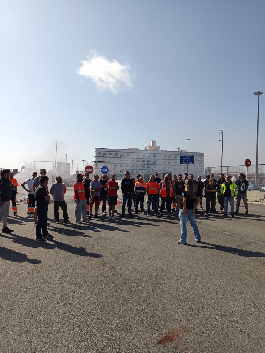 Arranca la vaga a la terminal de Bergé Barcelona! 

Contra els abusos patronals, solidaritat de classe!