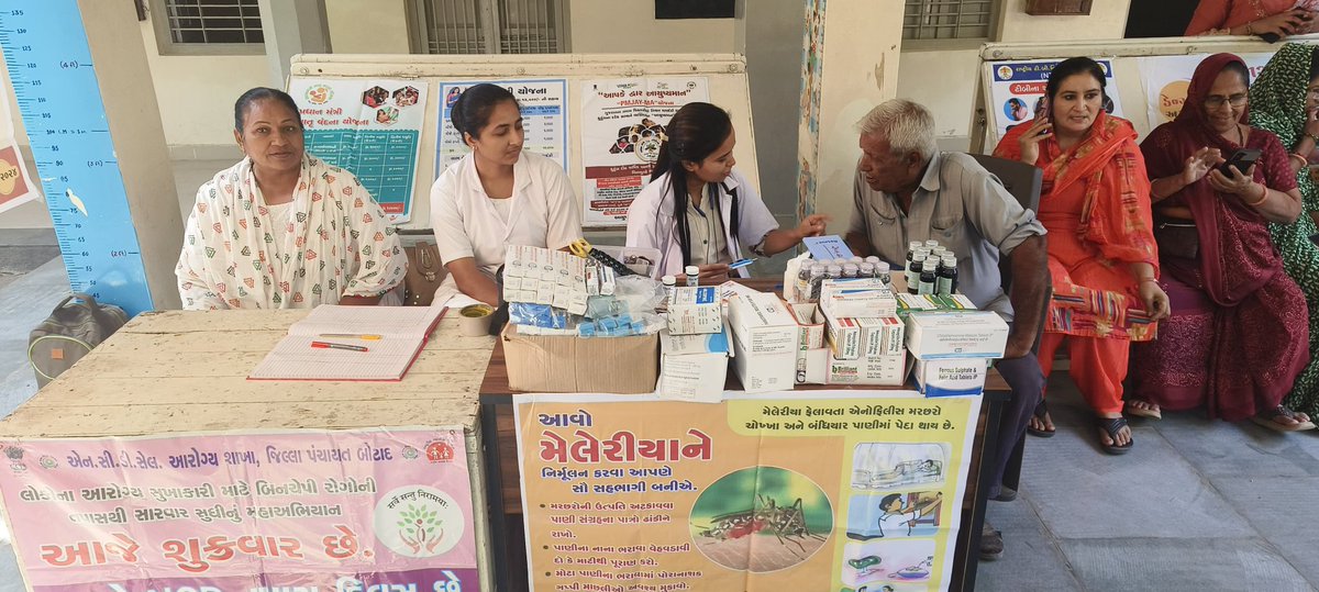 cdho_botad's tweet image. આજરોજ બોટાદ જિલ્લાના માંડવા ગામ ખાતે વિકાસ સપ્તાહ કાર્યક્રમ અંતર્ગત ગ્રામજનો દ્વારા ભારત વિકાસ પ્રતિજ્ઞા લીધેલ તેમજ PHC માંડવાના આરોગ્ય સ્ટાફ દ્વારા લાભાર્થીને જરૂરી દવાઓનું વિતરણ કરવામાં આવેલ. @MandvaP6631 @AamMandva98564