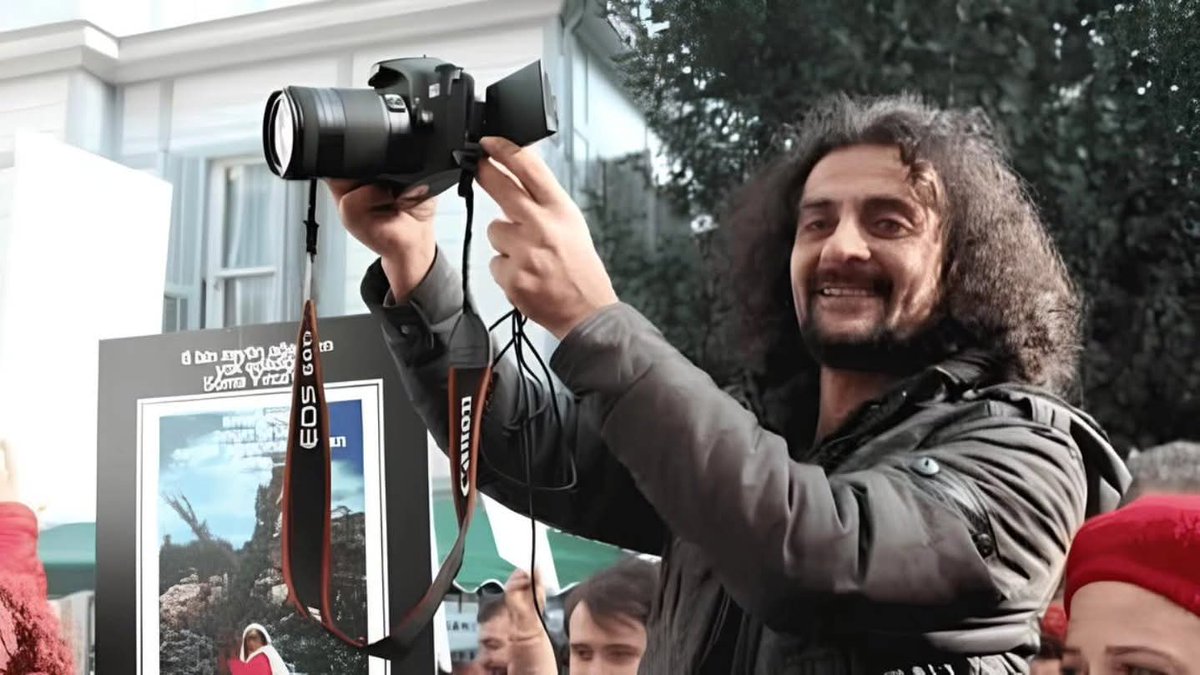 BKolektifi's tweet photo. Çok üzgün ve öfkeliyiz. Yaşam savunucusu, belgeselci Hakan Tosun, uğradığı saldırı sonucu yaşamını yitirdi.  Cenazesi bugün İstanbul'da toprağa verilecek. Yeri doldurulmaz bu arkadaşımzın ölümünün ardındaki soru işaretleri hala aydınlatılmadı. Soruyoruz
#HakanTosunaNeOldu https://t.co/Gc4XuggboG