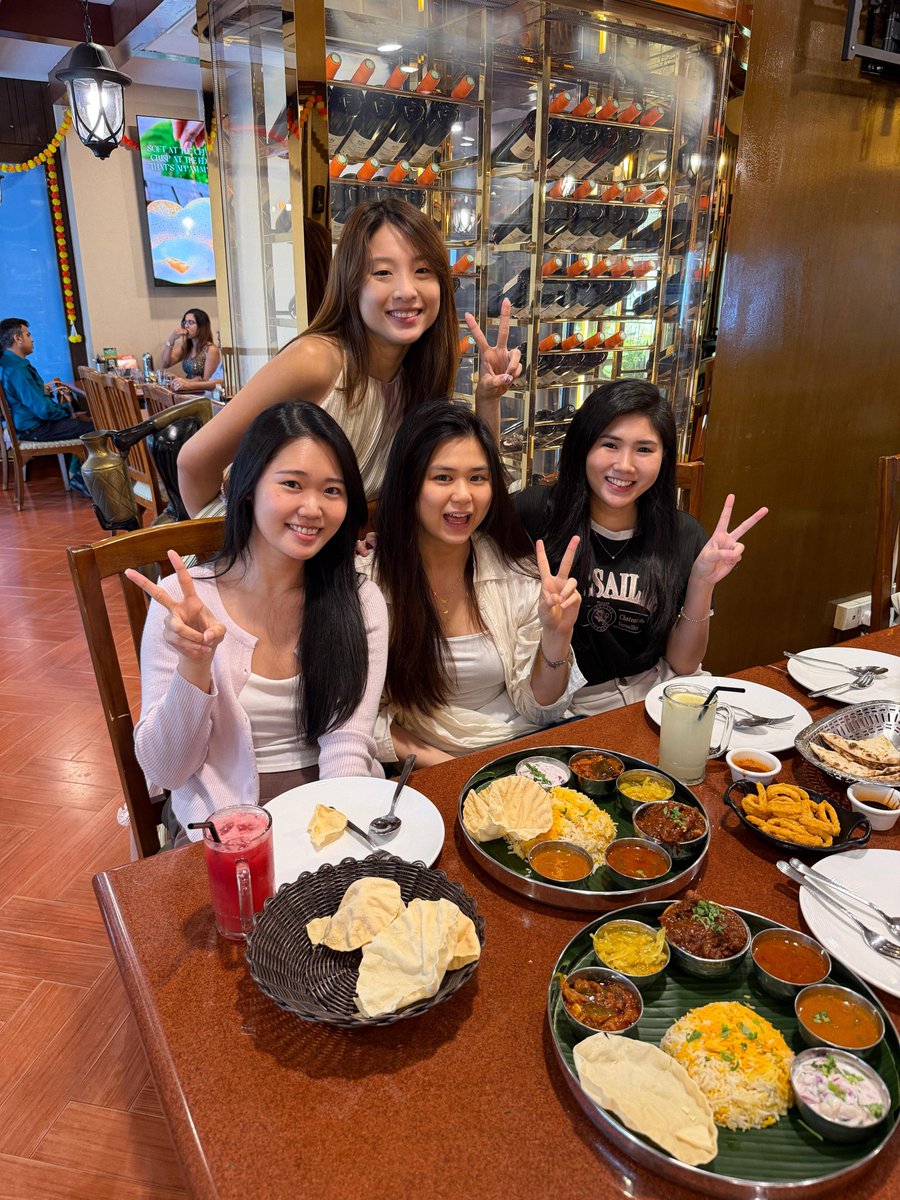 Declarators_'s tweet image. Team Declarators HR celebrated Deepavali 2025 by exploring and immersing themselves in the vibrant sights, sounds, and flavours of Little India’s festive streets and bustling night bazaar.

#Declarators #Diwali2025 #HappyDiwali #Deepavali2025