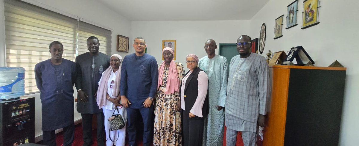 APHSenegal's tweet photo. Bonjour chers collègues,
Une délégation de l’Association des Pharmaciens Hospitaliers du Sénégal (APHS) s’est rendue ce jour à la Pharmacie Nationale d’Approvisionnement (SEN-PNA) dans le cadre des préparatifs du 2ᵉ Congrès Africain de Pharmacie Hospitalière. 👇 https://t.co/zivABLfmtX