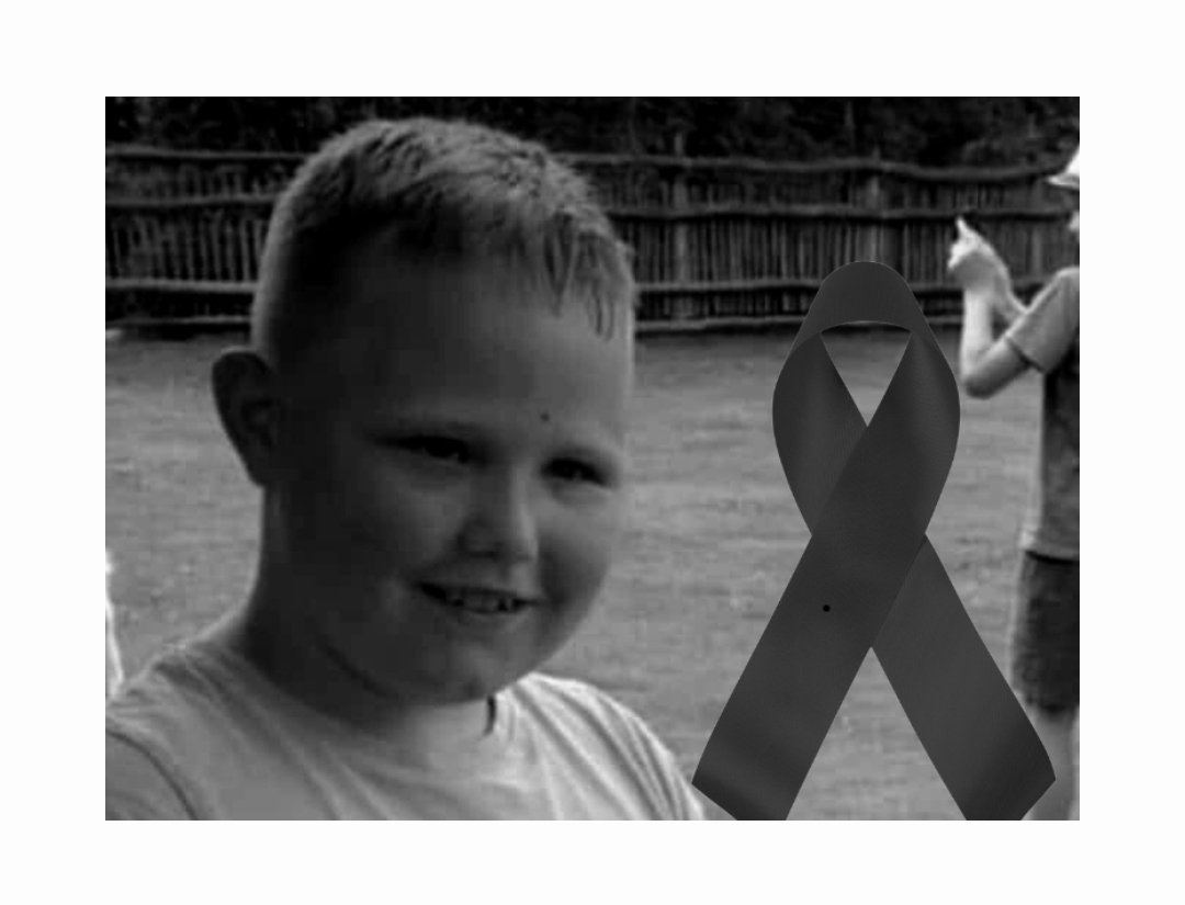 Kleiner Mann, ich habe so für Dich und Deine Eltern gehofft, dass Du nach Hause kehren kannst. Ich kenne Dich nicht und doch fließen meine Tränen. 
Ich wünsche Dir eine gute Reise und Deinen Eltern wünsche ich Arme, die sie halten und Schultern, an die sie sich lehnen können.🖤😔