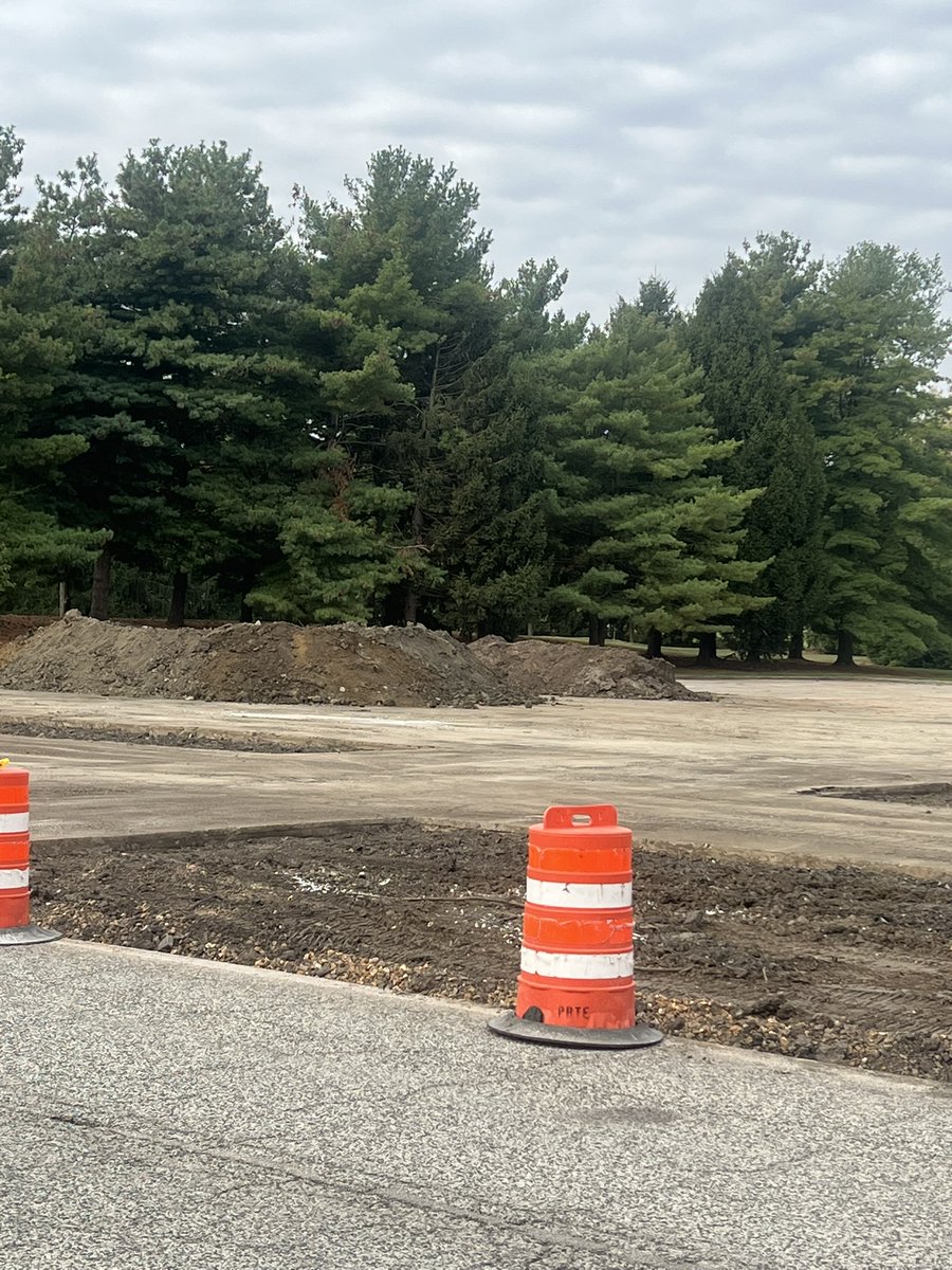 🚧 Exciting news! 🚧

Parking Lot D is getting a renovation! While this project isn’t part of the Second Act Campaign, it’s another way the university is making improvements for UIS Performing Arts Center patrons.

We’ve heard your feedback—parking is important!
