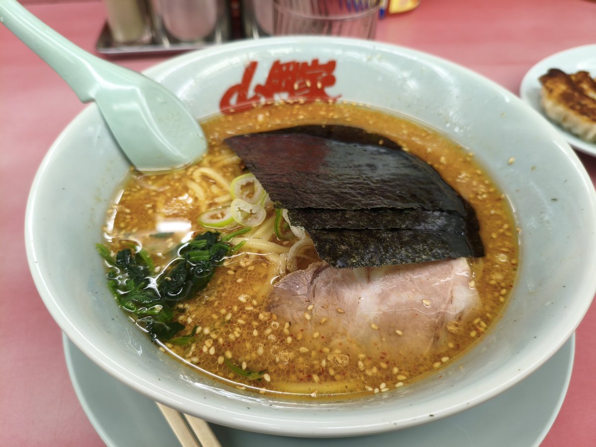 Gomana2ddr's tweet image. 人生初の山岡家でした。
シンプルに美味しかったし、ラーメン屋なのにテーブル席もあるので複数人で行きやすいのはとても良いですね